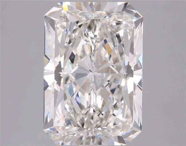 3.27ct Radiant Lab Grown Diamond (Colour G, Clarity VVS2, IGI Certified)