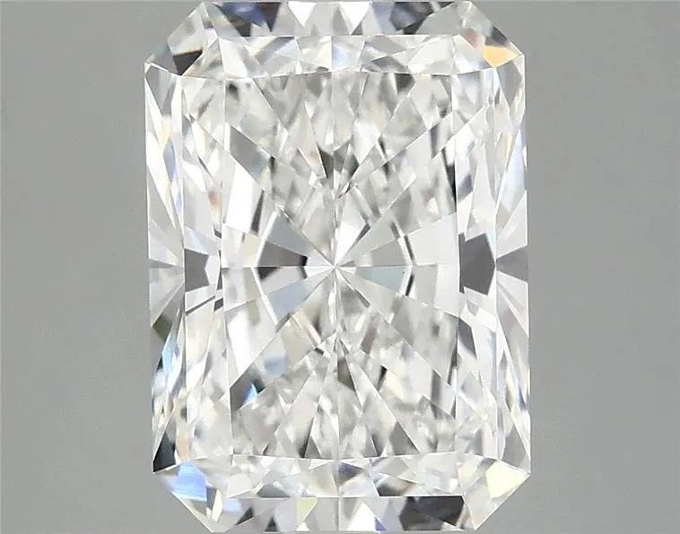 3.81ct Radiant Lab Grown Diamond (Colour E, Clarity VVS2, IGI Certified)