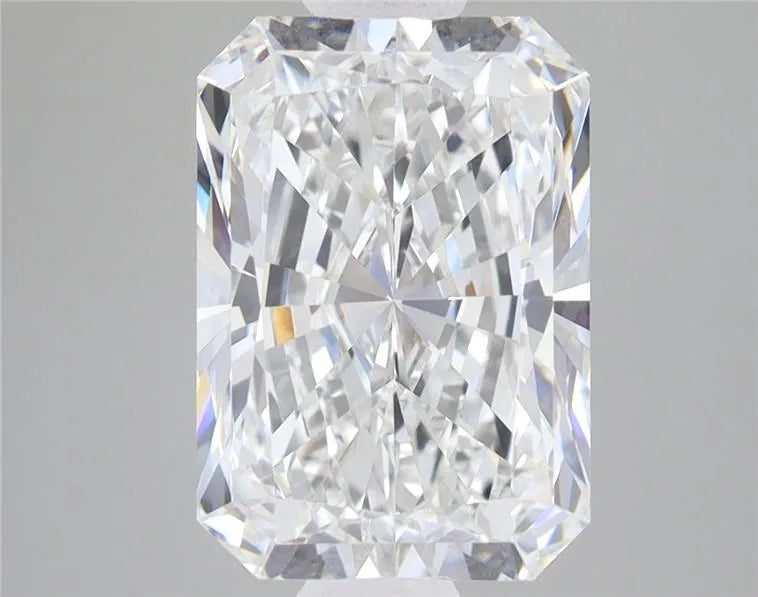 4.33ct Radiant Lab Grown Diamond (Colour E, Clarity VVS2, IGI Certified)
