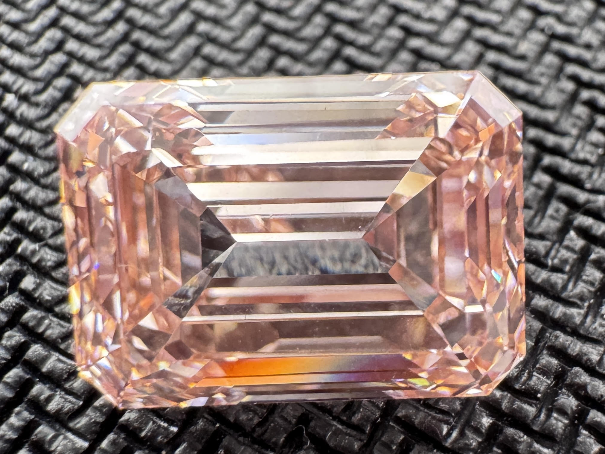 Emerald 5.81 ct Fancy Intense Pink VS1 VG EX Strong