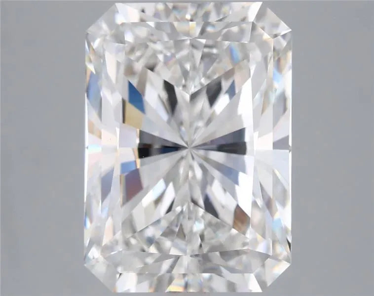 5.02ct Radiant Lab Grown Diamond (Colour E, Clarity VVS2, IGI Certified)